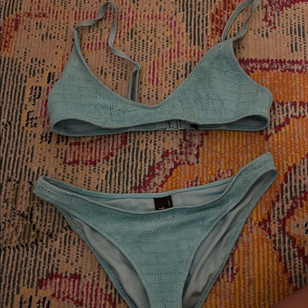 Traingl bikini